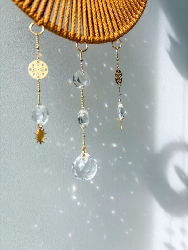 Attrape-Soleil Macramé – Bijou de Lumière moutarde_06 Attrape-Soleil Macramé – Bijou de Lumière moutarde_06