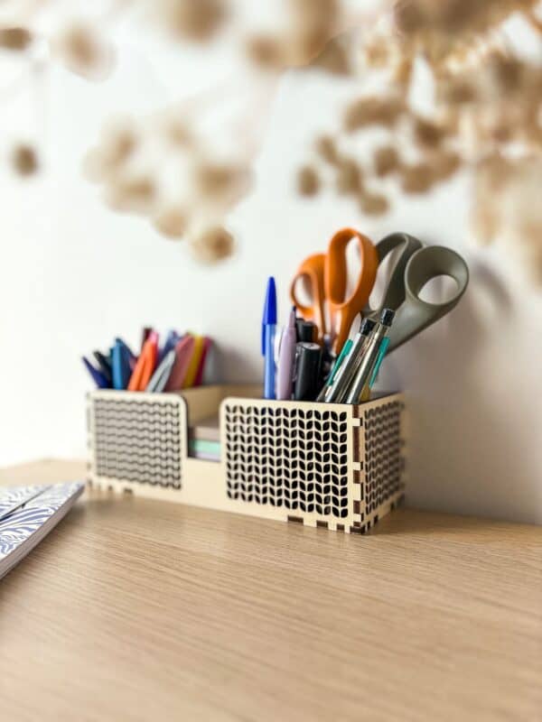 pot à crayons 3 compartiments bois, rangement bureau 3 compartiments, support post it bois, pot à crayon triple bois, organisateur crayons bois, cadeau maîtresse fin d'année, création artisanale bois.