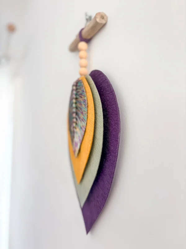 décoration murale macramé plumes violet jaune et vert aloe vera_01 décoration murale macramé plumes