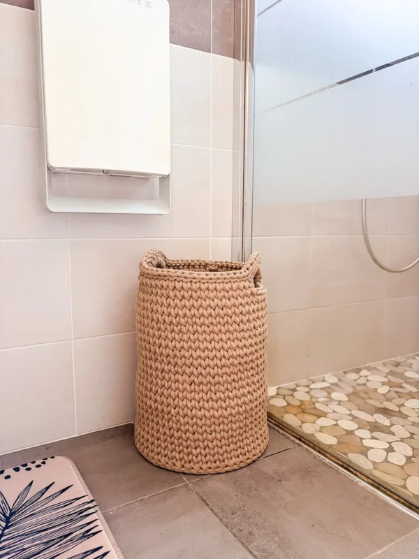 paniere a linge au crochet ronde 04 Panière à linge crochet ronde